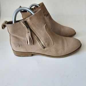 Tamaris Womens Booties Tan Suede Ankle EU 40 US 8.5-9 Casual Boots
